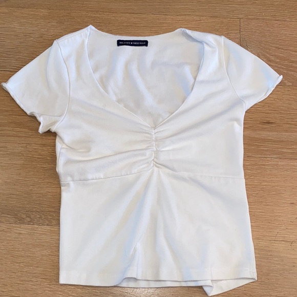 Brandy Melville Tops - WHITE BRANDY MELVILLE SINCHED TOP